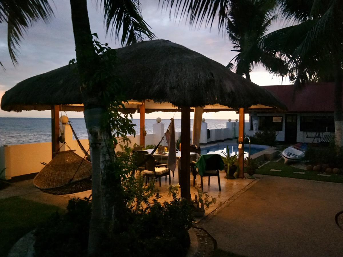 Garcia Hernandez Bamboo Beachhouse Dormitory מראה חיצוני תמונה